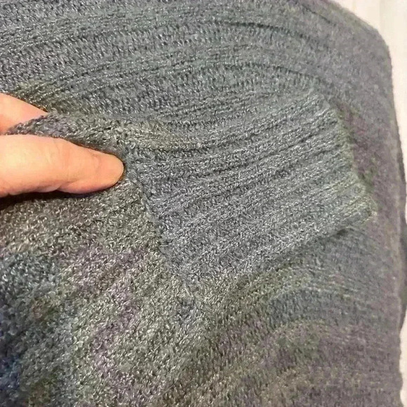 Women’s sweater. Grey. Non smoking home. Size Large. - Picture 3 of 5